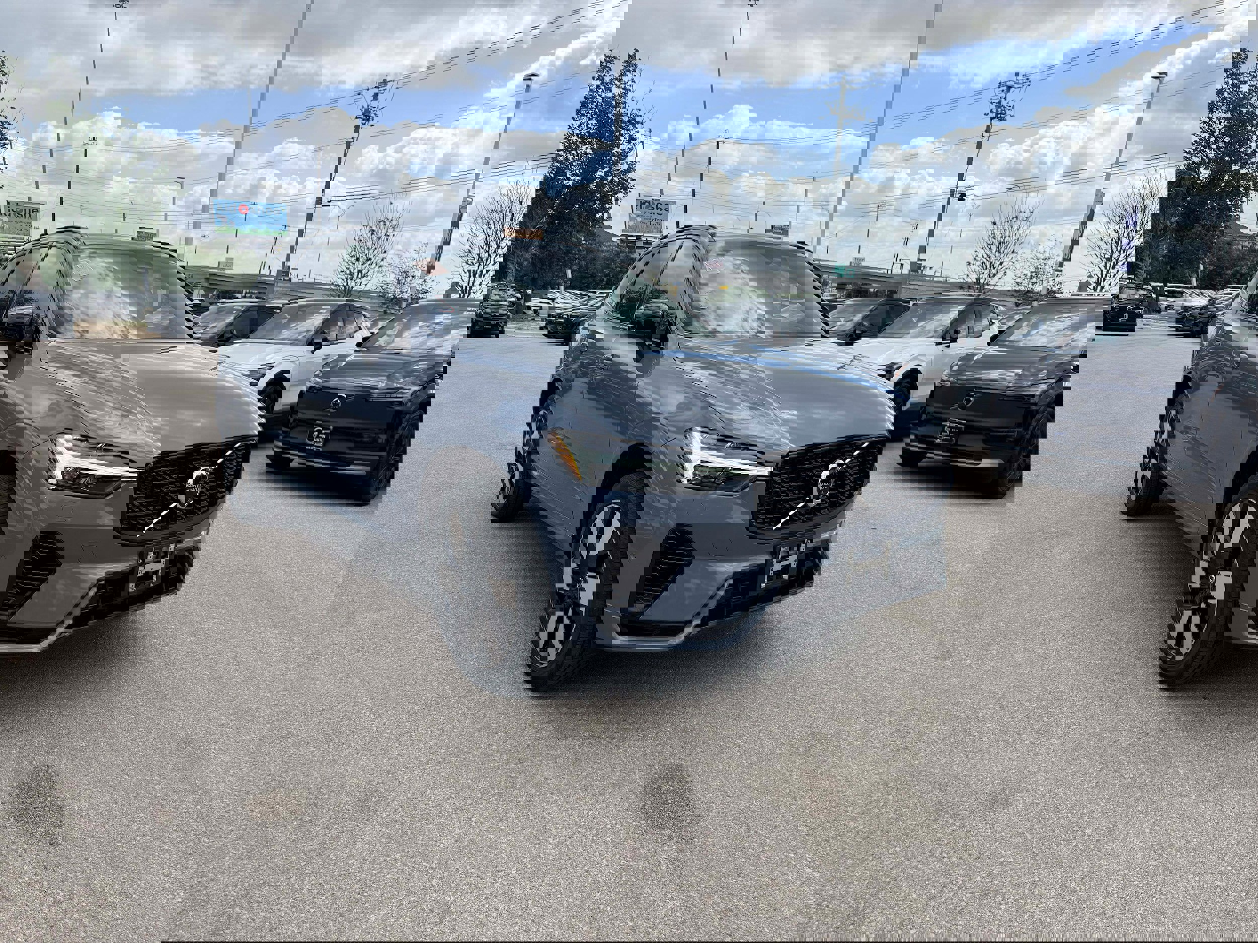 Certified 2024 Volvo XC60 T8 Ultimate w/ Climate Package image 7