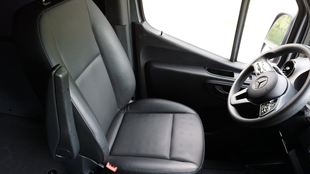 Used 2024 Mercedes-Benz Sprinter 2500 image 20