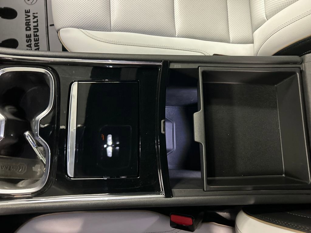 Used 2024 Chevrolet Traverse RS image 20