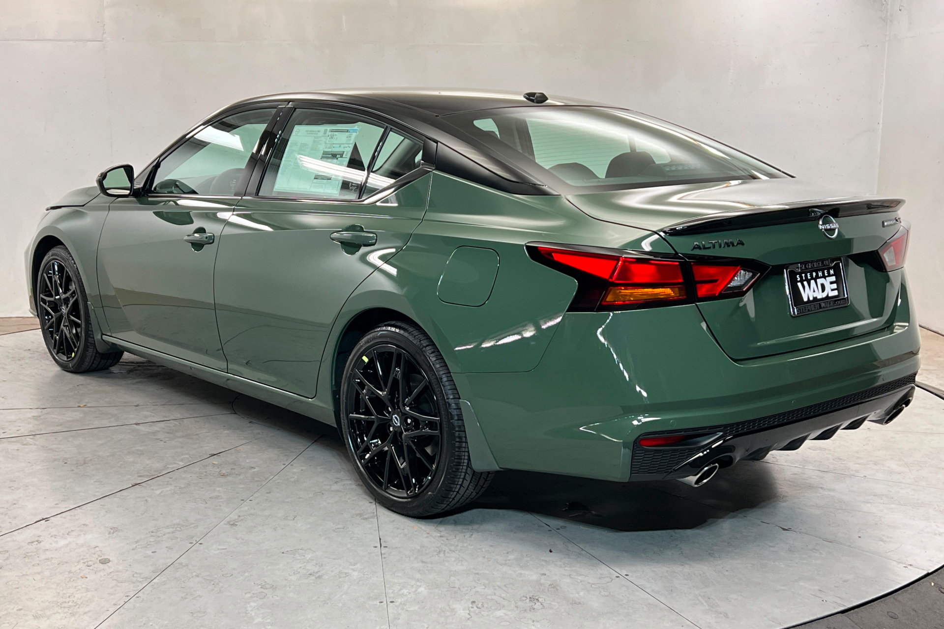 New 2026 Nissan Altima 2.5 SR w/ SR Midnight Edition Package FWD image 3