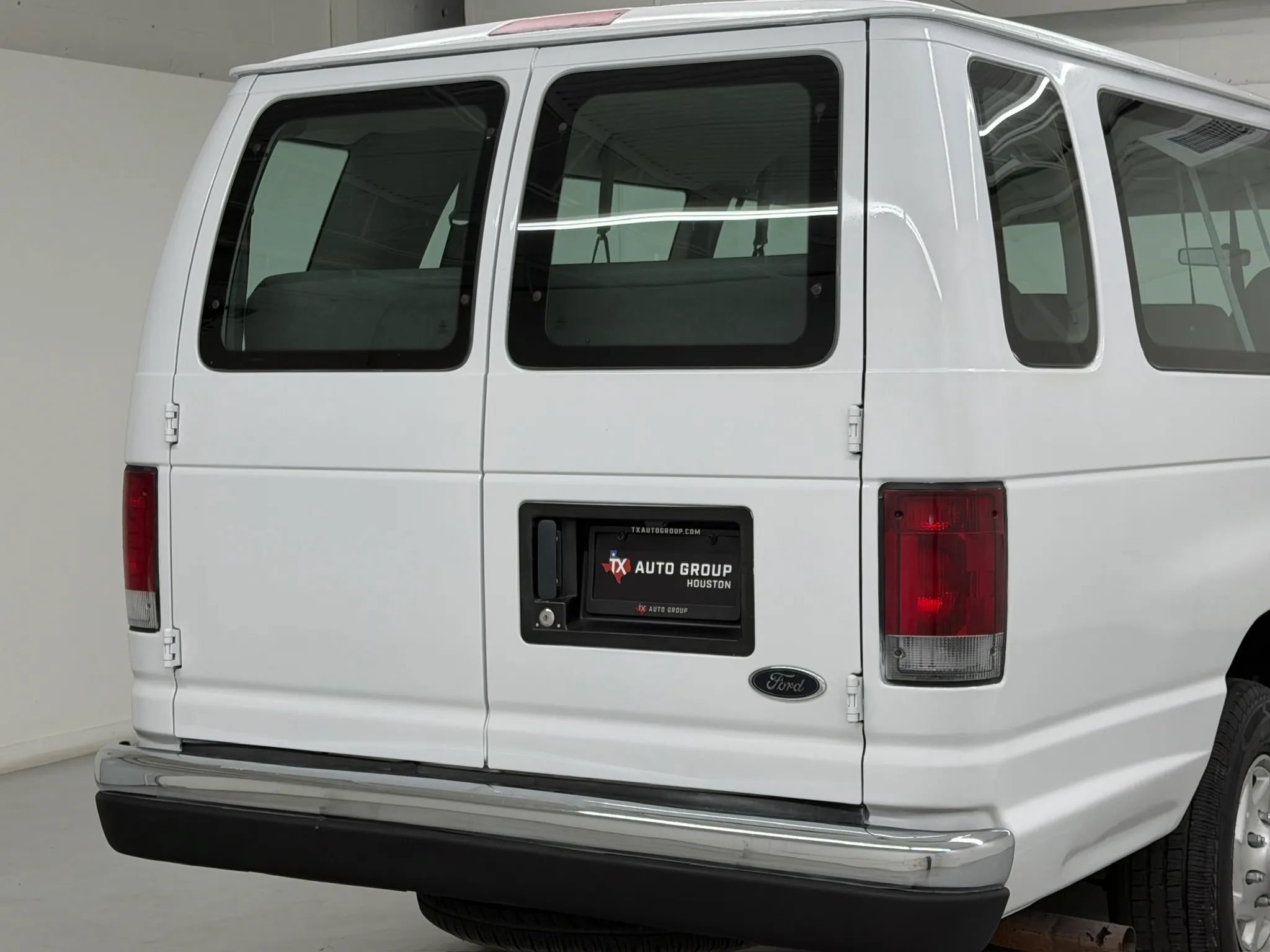 Used 2003 Ford E-350 and Econoline 350 XL RWD image 79
