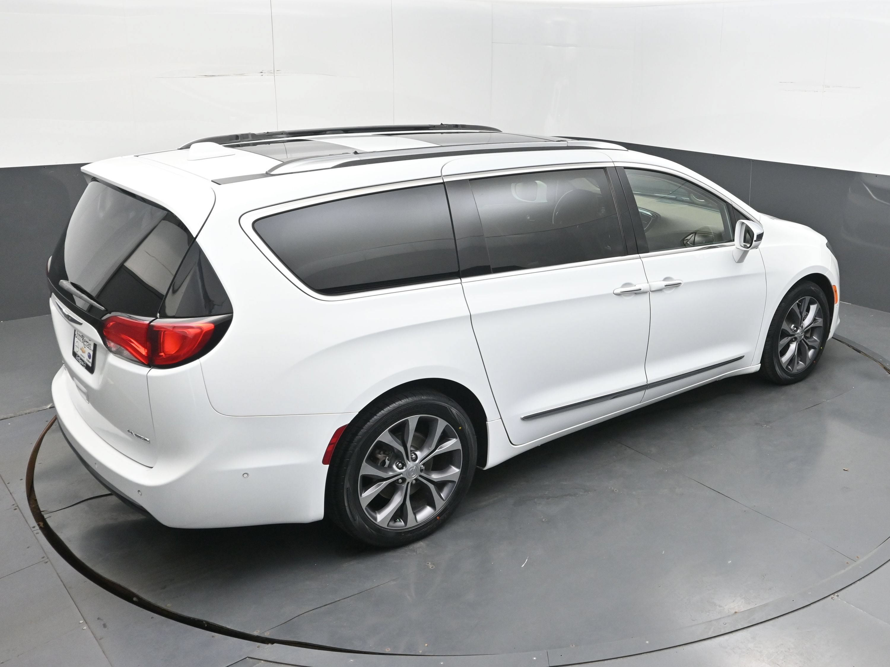 Used 2017 Chrysler Pacifica Limited FWD image 24