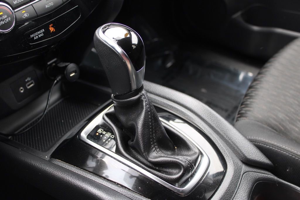 Used 2018 Nissan Rogue SV w/ Premium Package image 41