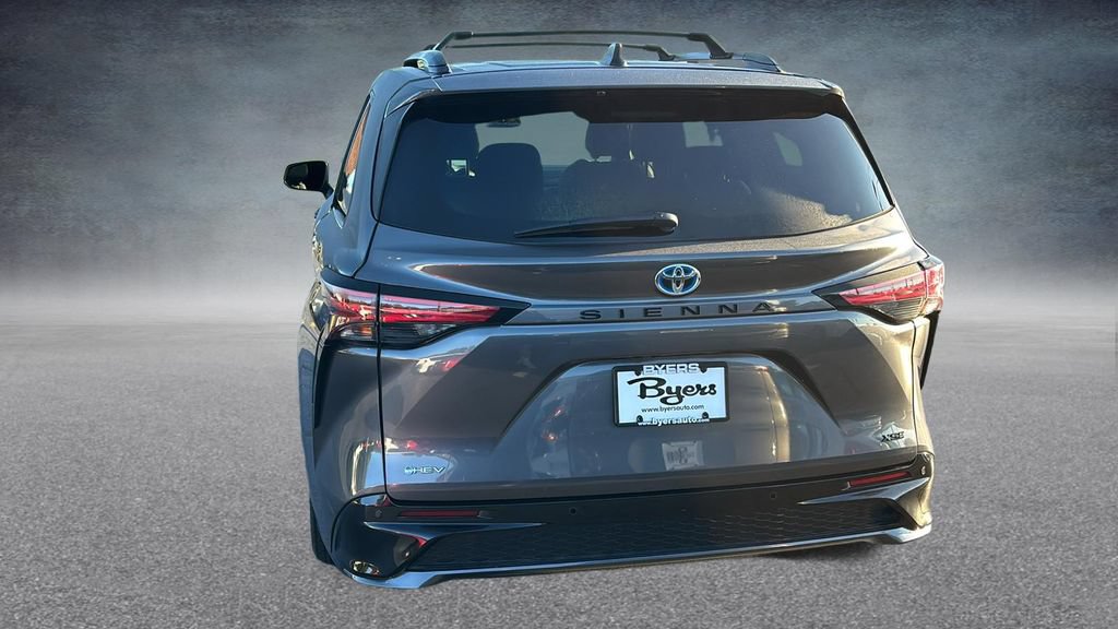 Used 2025 Toyota Sienna XSE FWD image 30