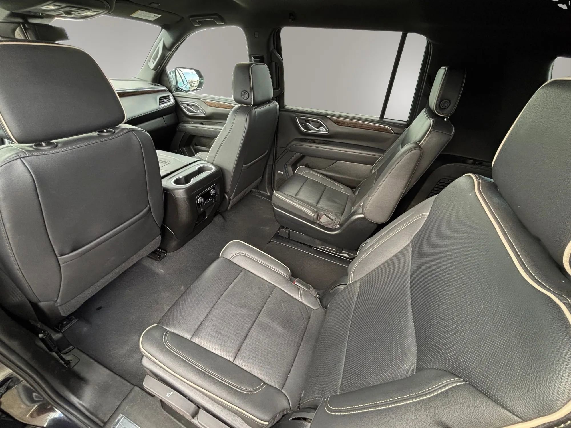 Used 2023 Chevrolet Suburban Premier AWD/4WD image 32