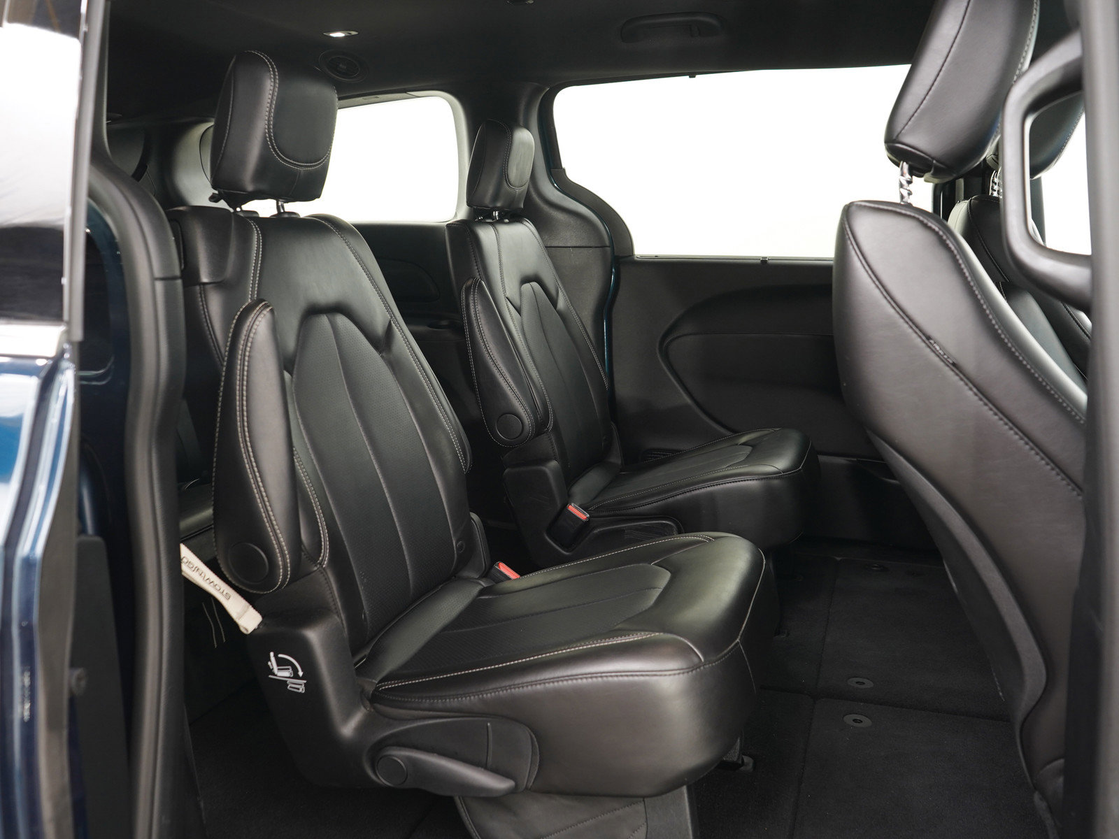 Used 2025 Chrysler Pacifica Select FWD image 14