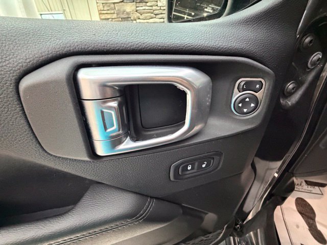 Used 2022 Jeep Wrangler Unlimited Sahara AWD/4WD image 28