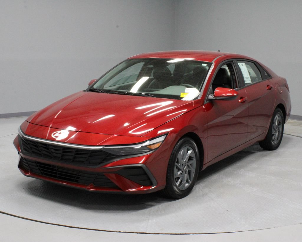 Used 2024 Hyundai Elantra SEL FWD image 7