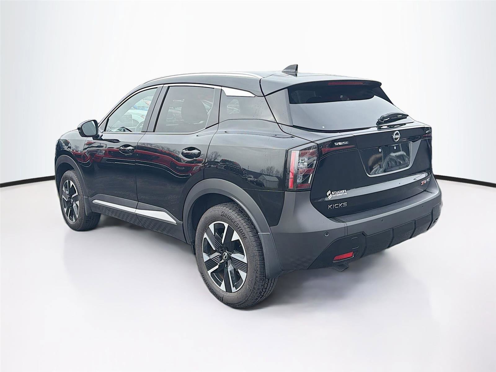 Used 2025 Nissan Kicks SR image 5