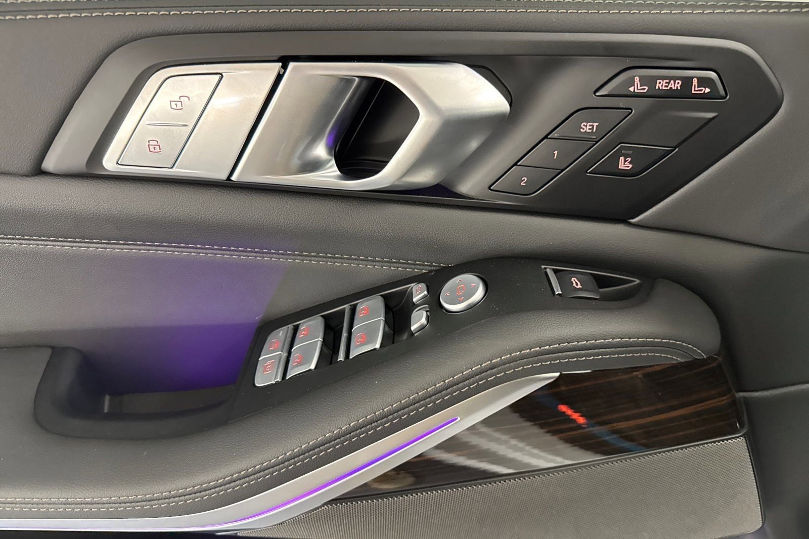 Used 2026 BMW X7 xDrive40i w/ Premium Package AWD/4WD image 13