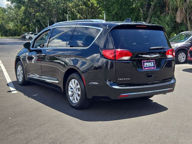 Used 2018 Chrysler Pacifica Touring-L FWD image 8