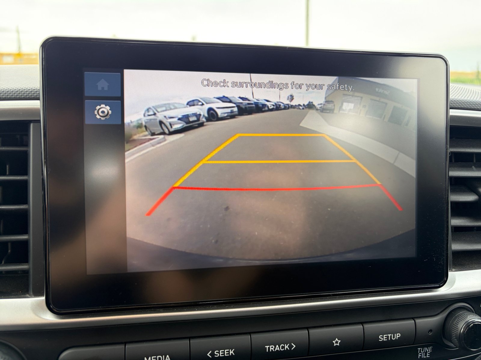 Used 2025 Hyundai Venue SEL FWD image 27