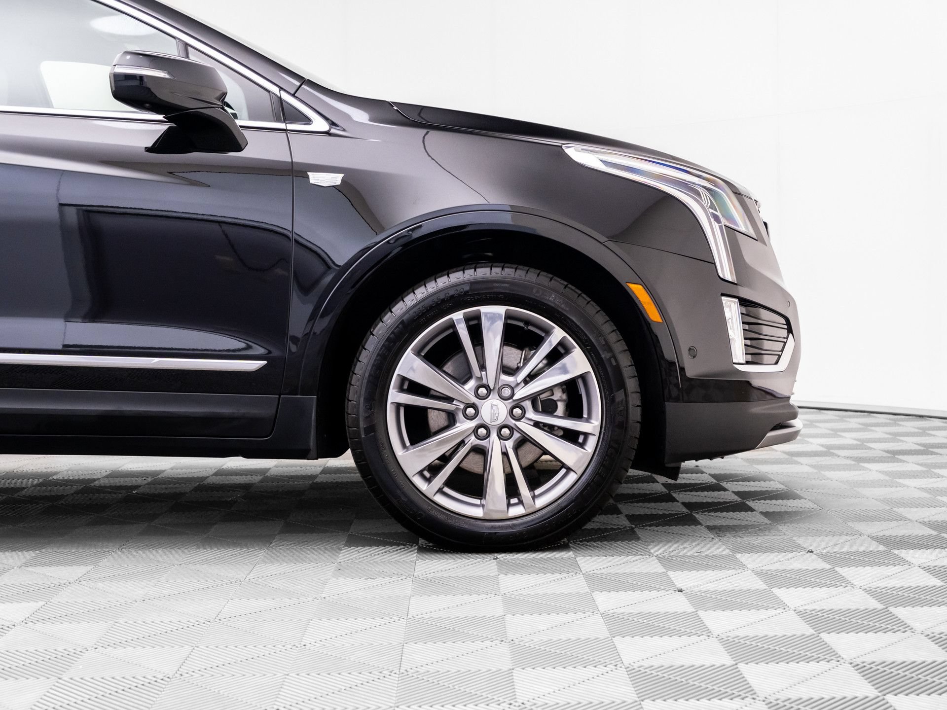 Certified 2025 Cadillac XT5 Premium Luxury w/ Technology Package AWD/4WD image 35
