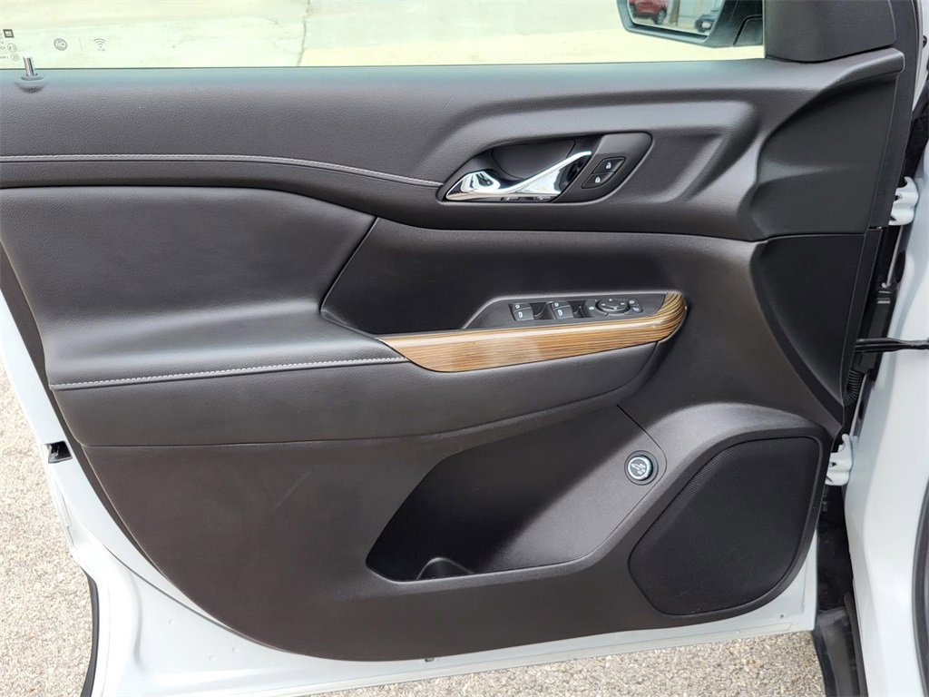 Used 2023 GMC Acadia SLE w/ Driver Convenience Package image 20