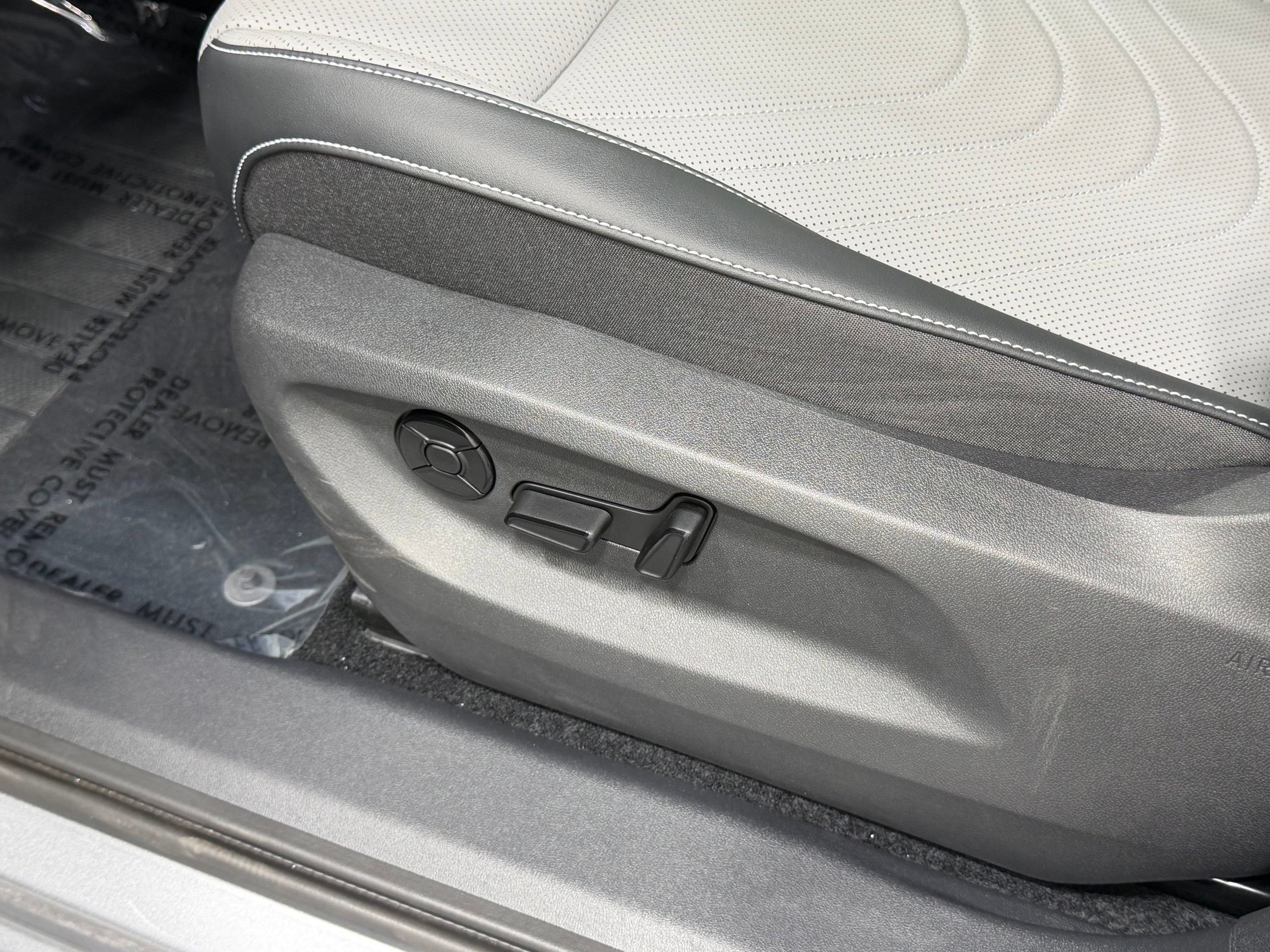 Used 2026 Volkswagen Tiguan SE FWD image 41