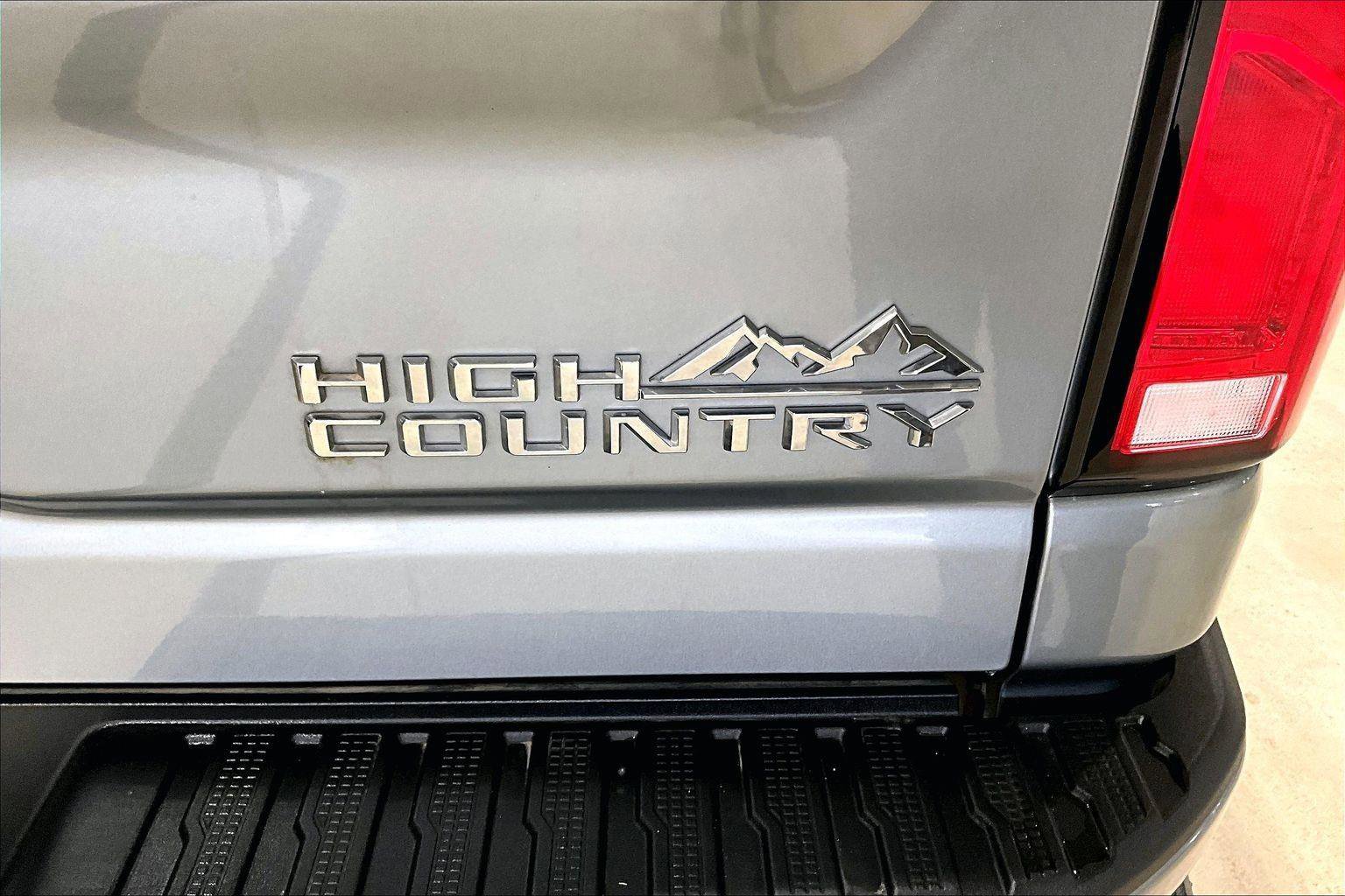 Used 2024 Chevrolet Silverado 2500 High Country w/ High Country Premium Package image 10