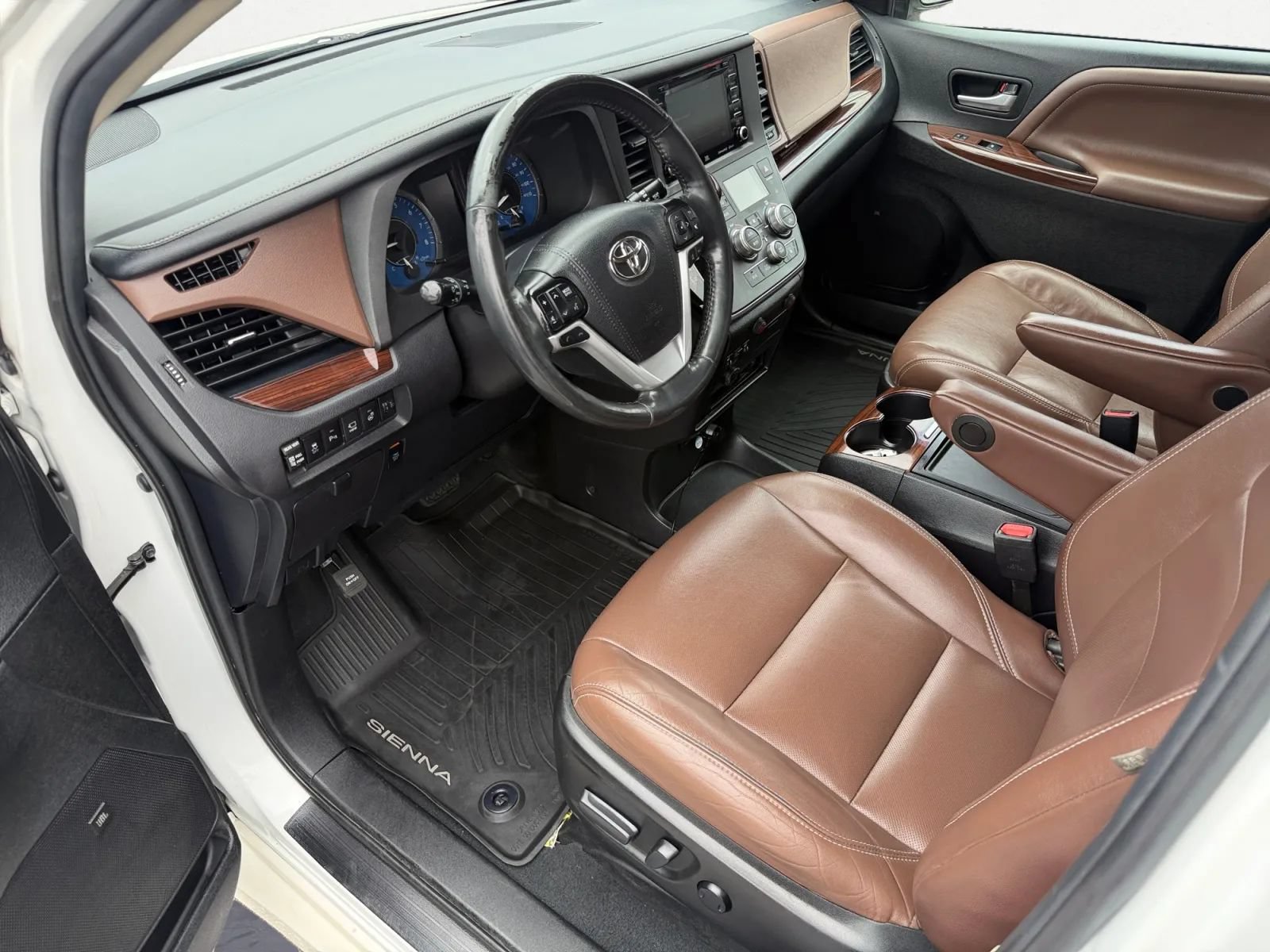 Used 2019 Toyota Sienna Limited Premium w/ Carpet Mat Package AWD/4WD image 15