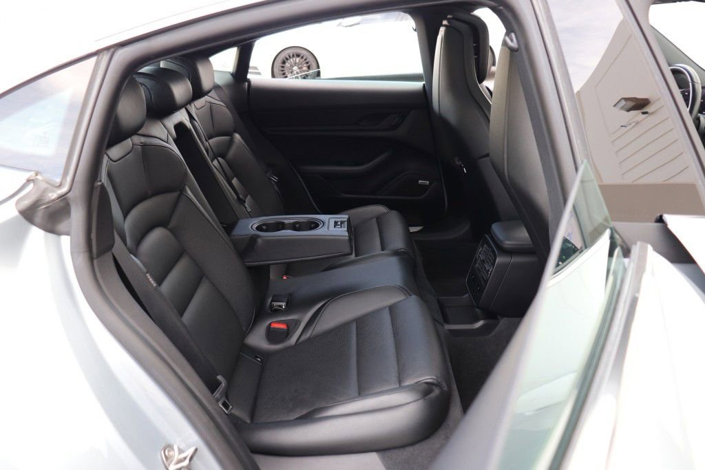 Used 2020 Porsche Taycan 4S image 29