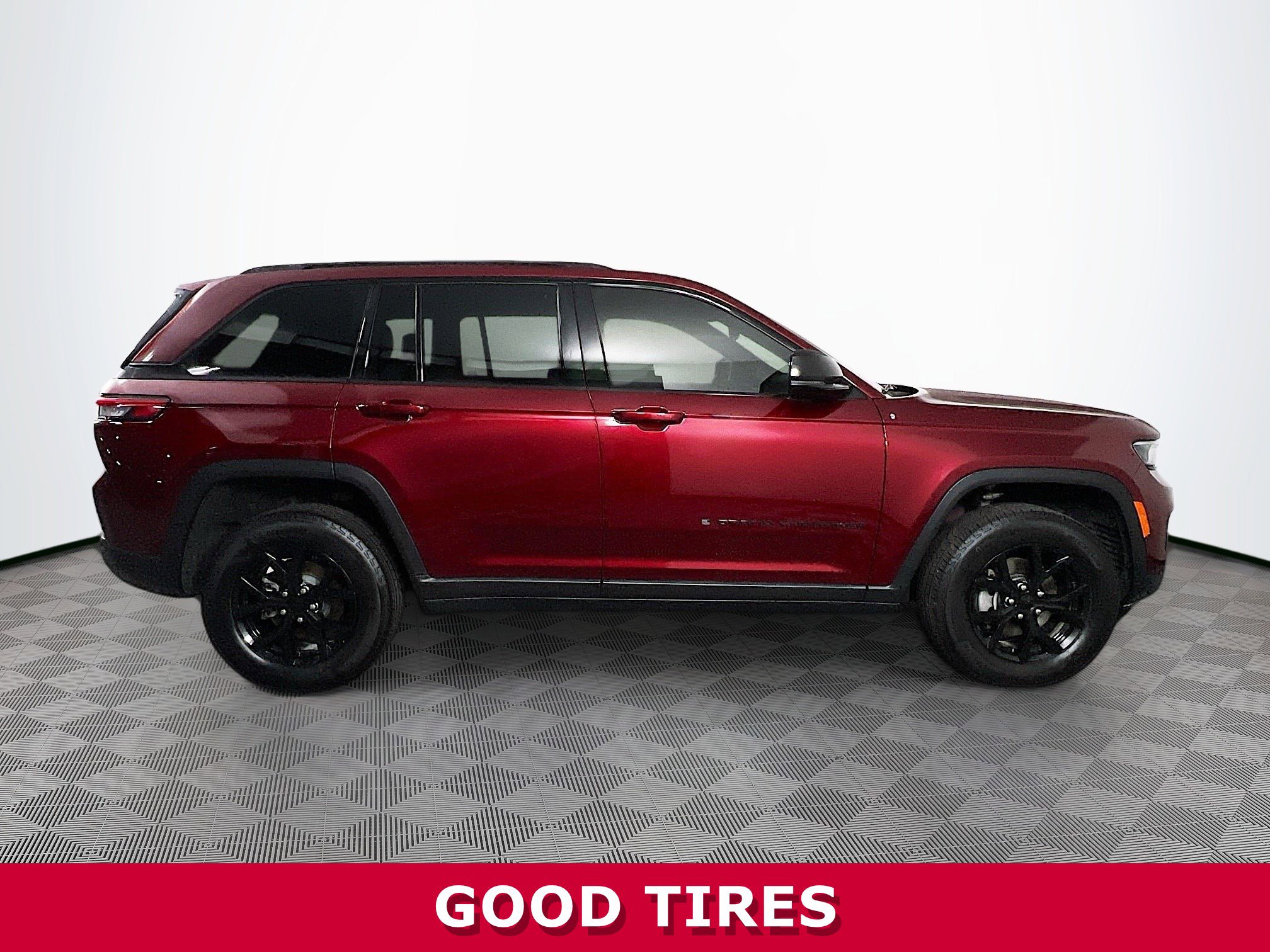 Used 2025 Jeep Grand Cherokee Altitude image 31