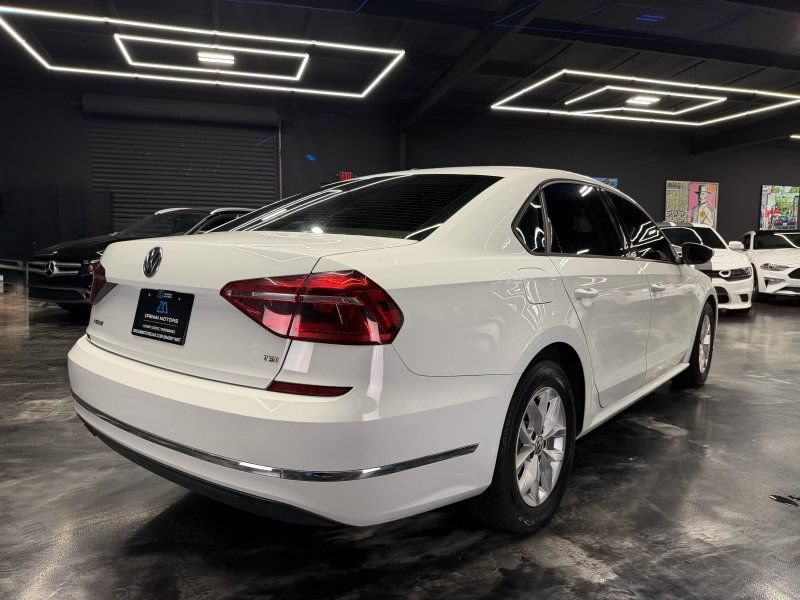 Used 2018 Volkswagen Passat 2.0T S FWD image 5