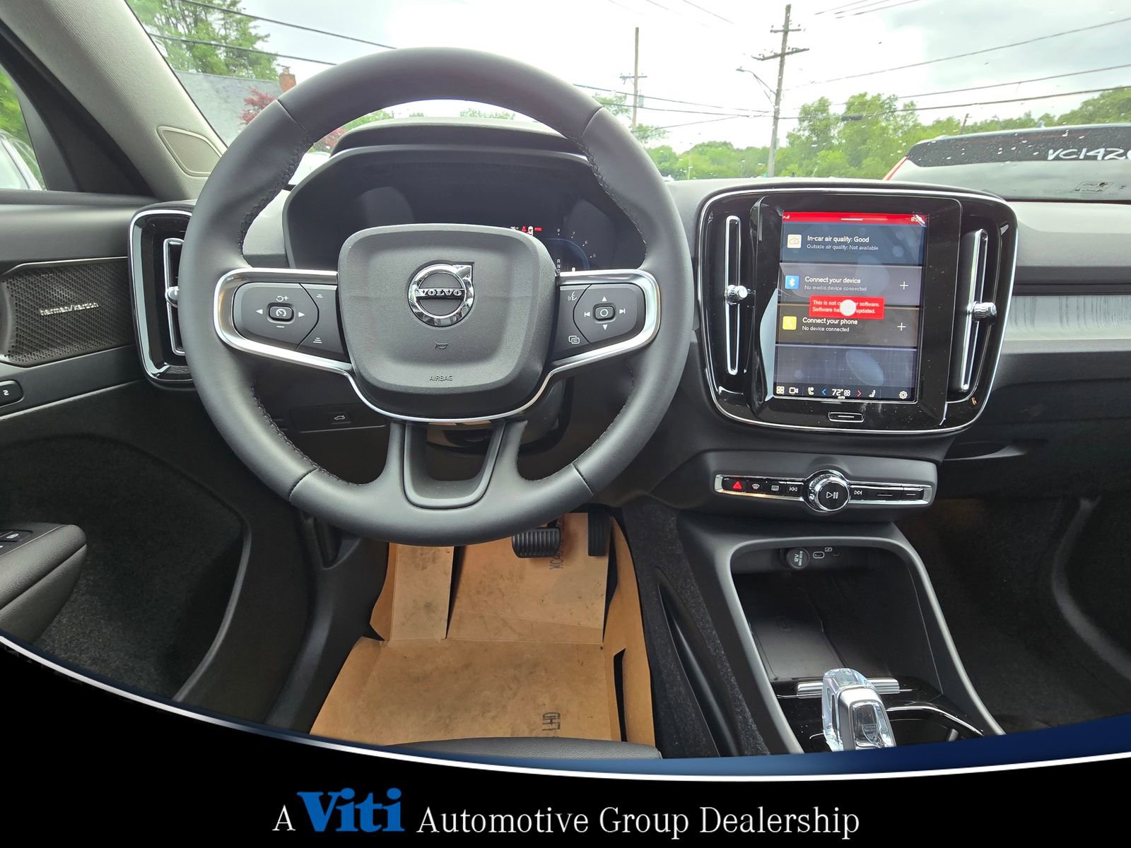 Used 2025 Volvo XC40 B5 Plus w/ Protection Package Premier image 11