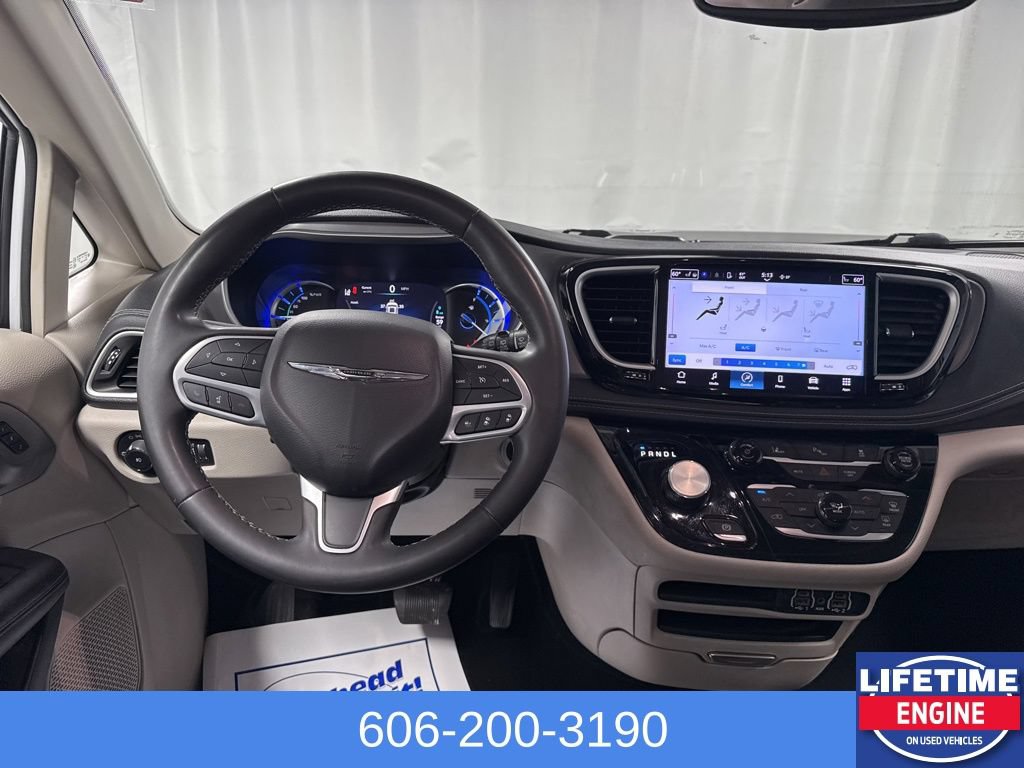 Used 2023 Chrysler Pacifica Touring-L FWD image 15