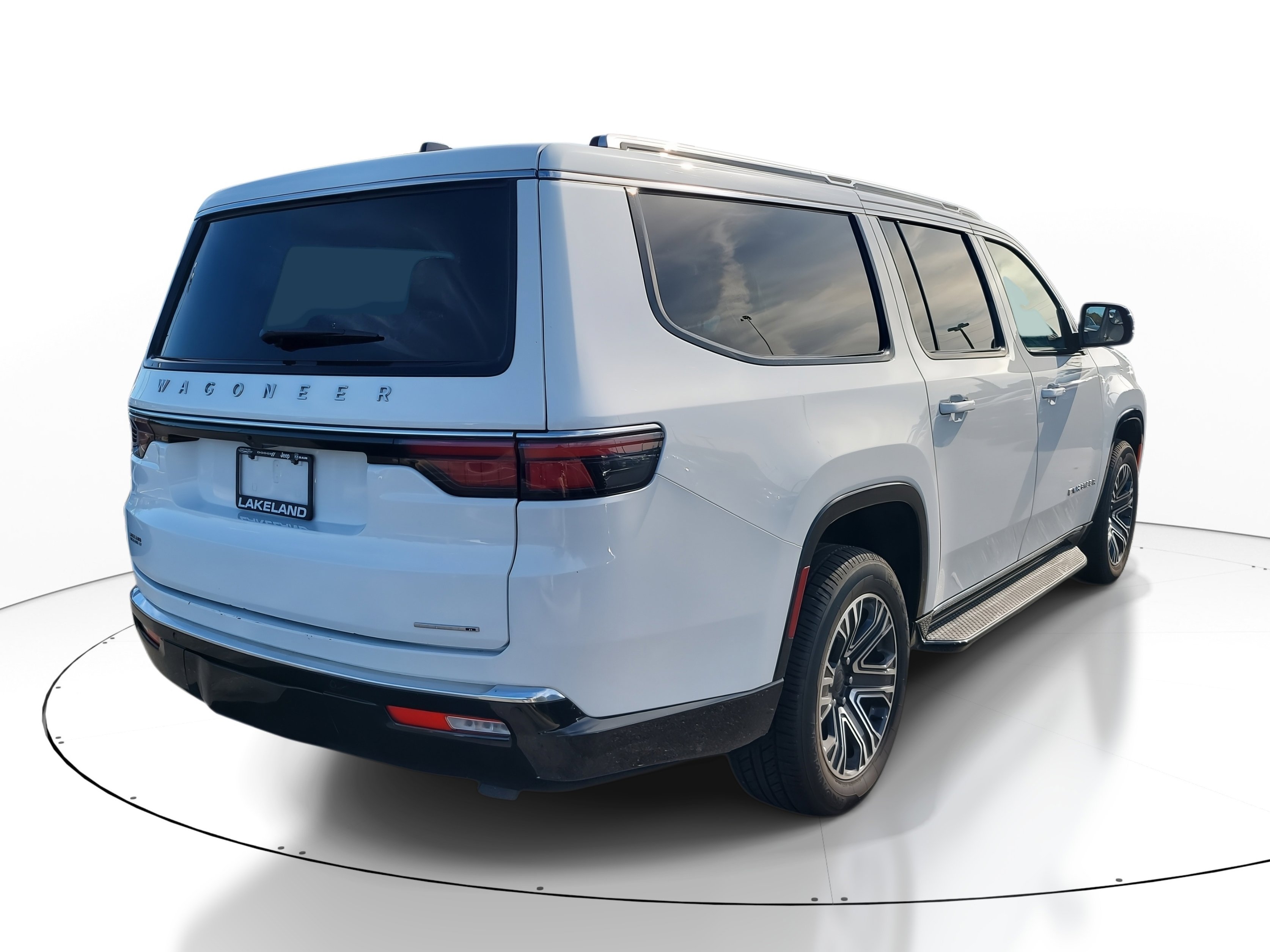 Used 2024 Jeep Wagoneer L Series II w/ Flexible Seating Group image 4