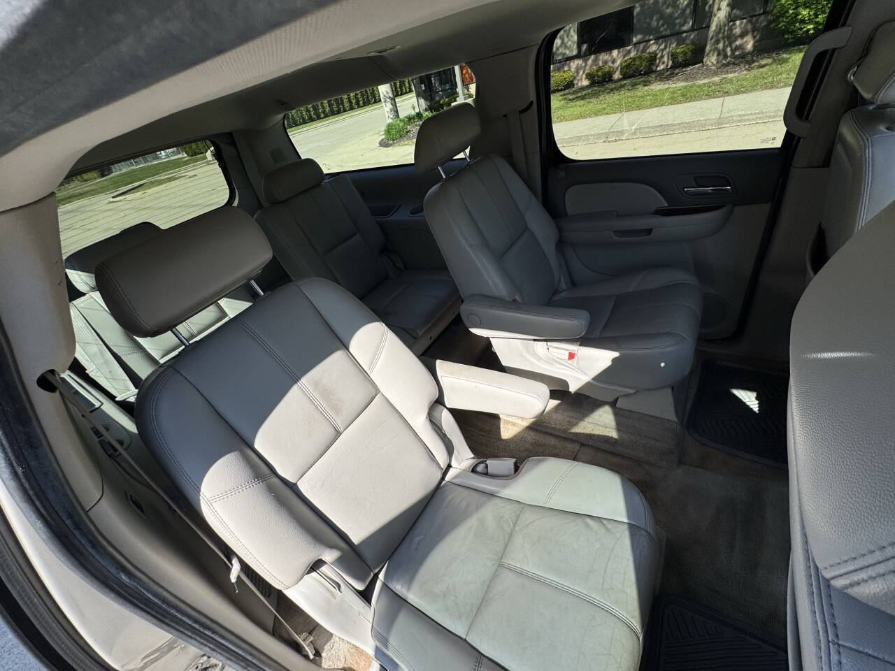 Used 2007 Chevrolet Suburban LT w/ LT Preferred Equipment Group AWD/4WD image 19