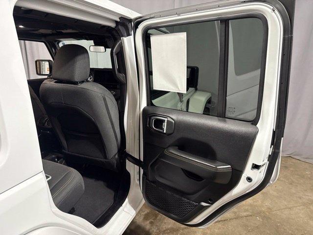 Used 2025 Jeep Wrangler Unlimited Sahara AWD/4WD image 29