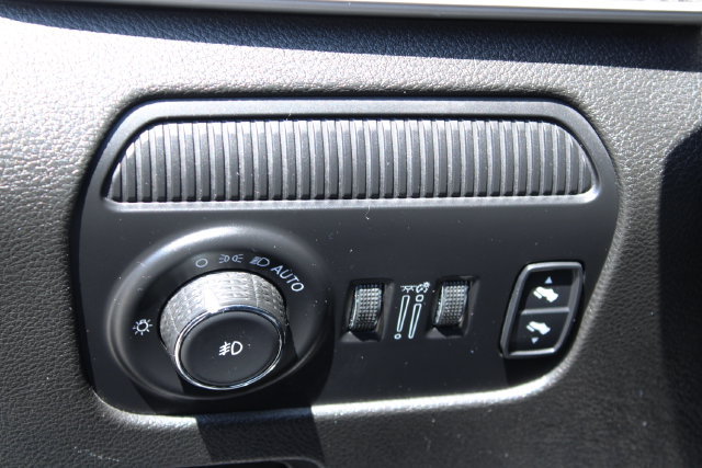 Used 2024 Jeep Wagoneer L Series II AWD/4WD image 13