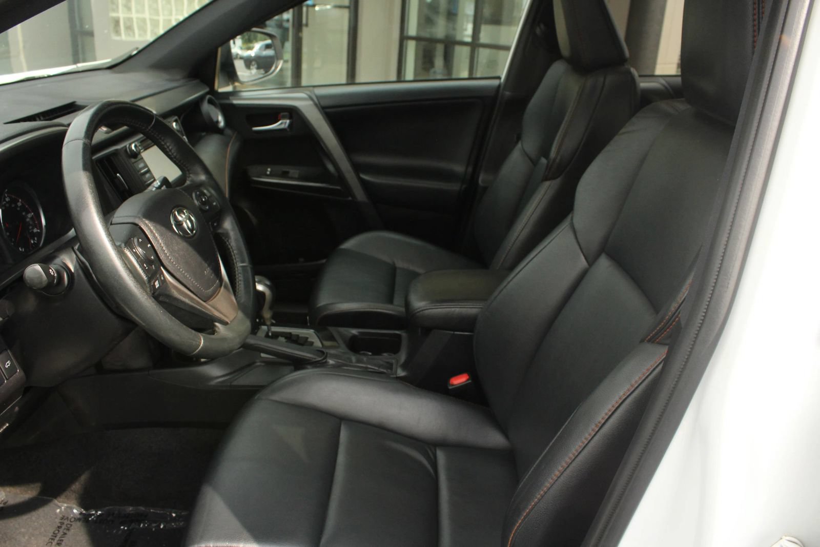 Used 2014 Toyota RAV4 XLE AWD/4WD image 13