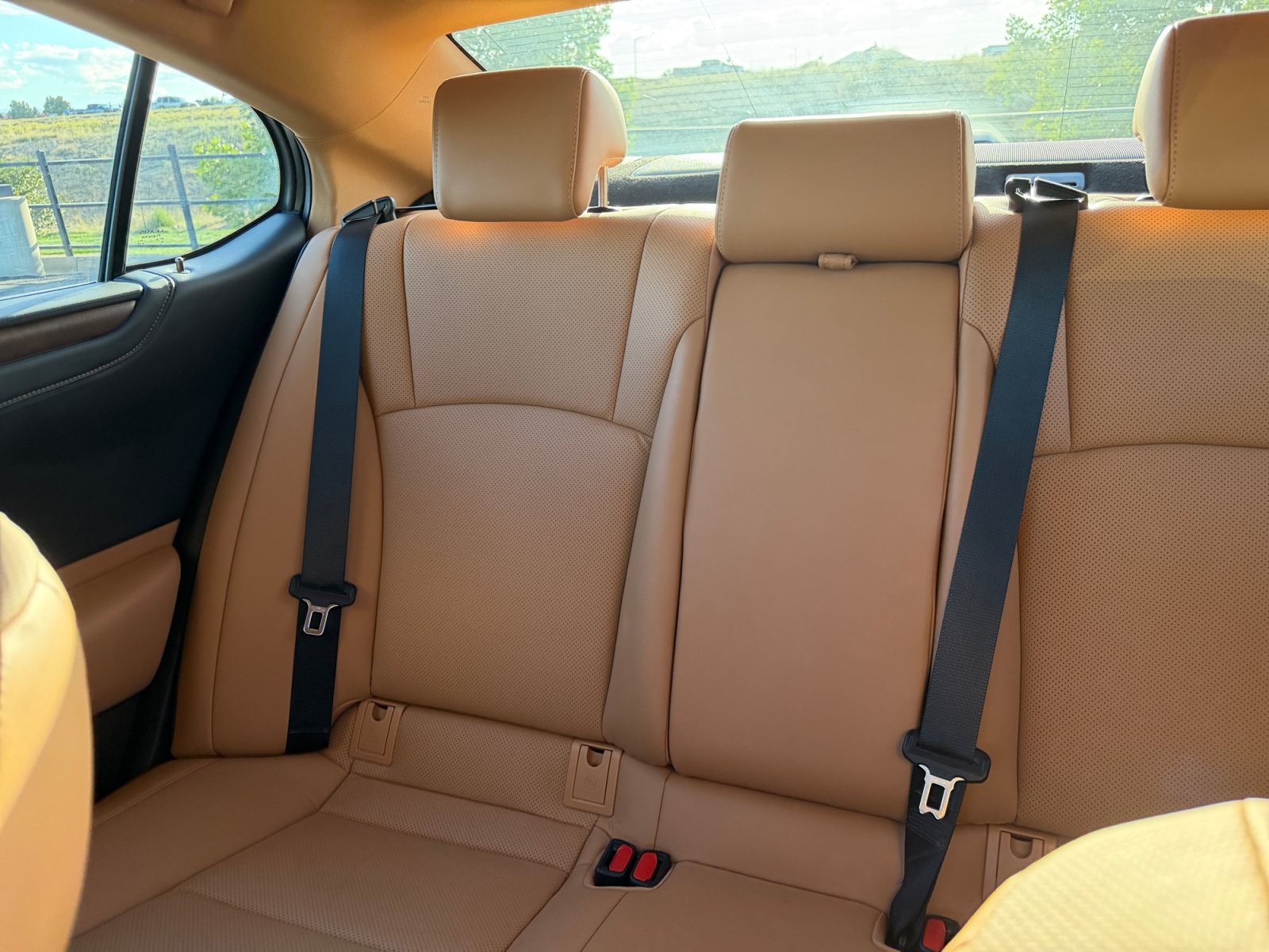 Used 2024 Lexus ES 300h w/ Premium Package FWD image 18
