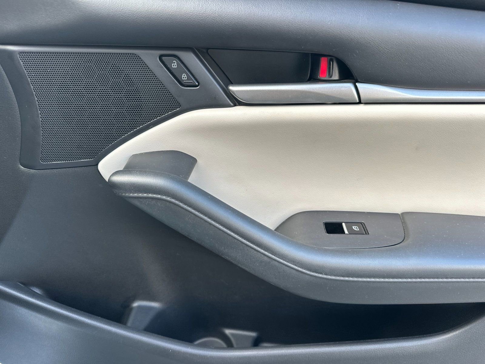 Used 2020 MAZDA MAZDA3 Hatchback image 19