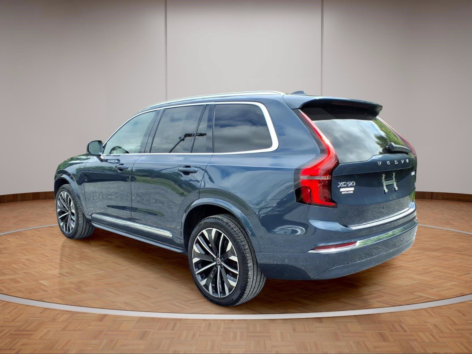 Certified 2026 Volvo XC90 B6 Plus AWD/4WD image 4