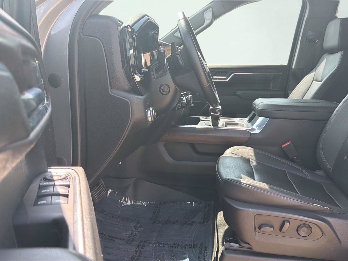 Used 2023 GMC Sierra 1500 SLT w/ SLT Premium Plus Package AWD/4WD image 2