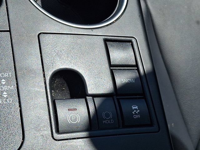 Used 2023 Toyota Highlander XLE FWD image 23