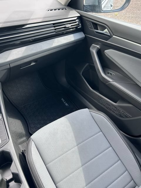 New 2026 Volkswagen Jetta SE FWD image 12
