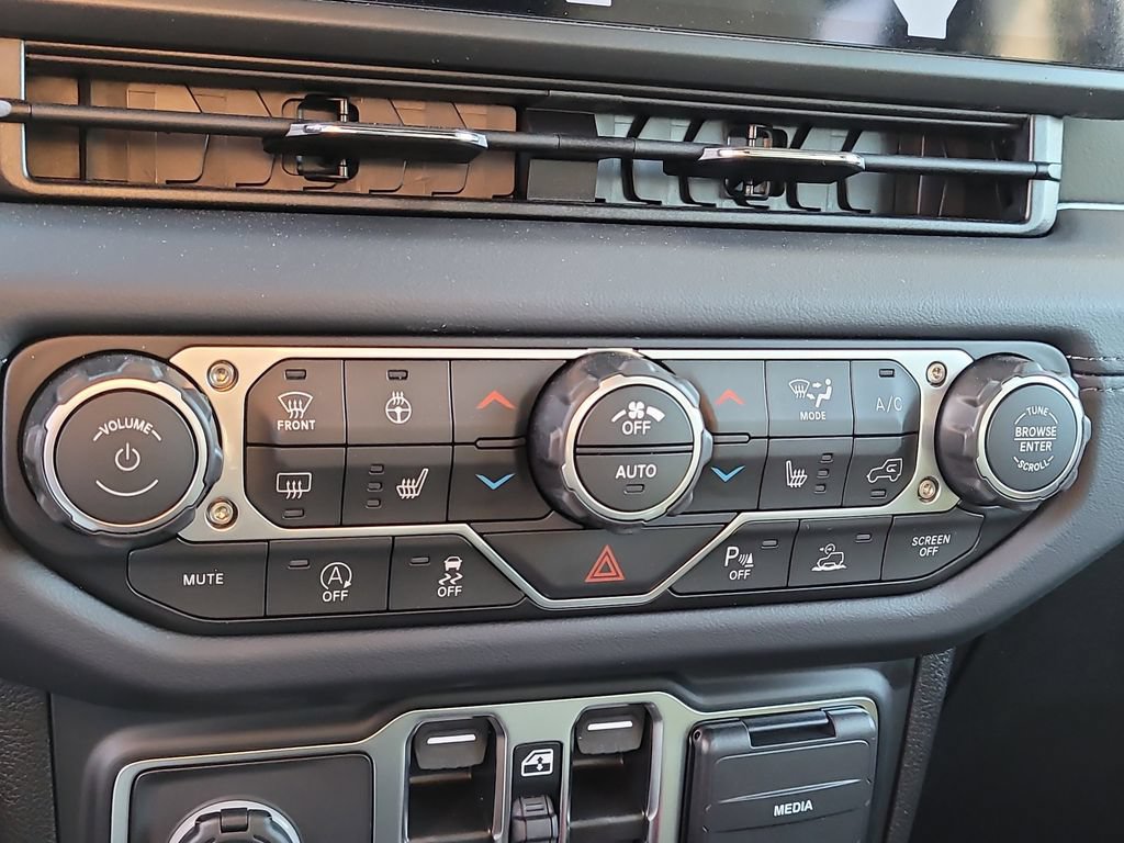 New 2026 Jeep Gladiator Mojave AWD/4WD image 24
