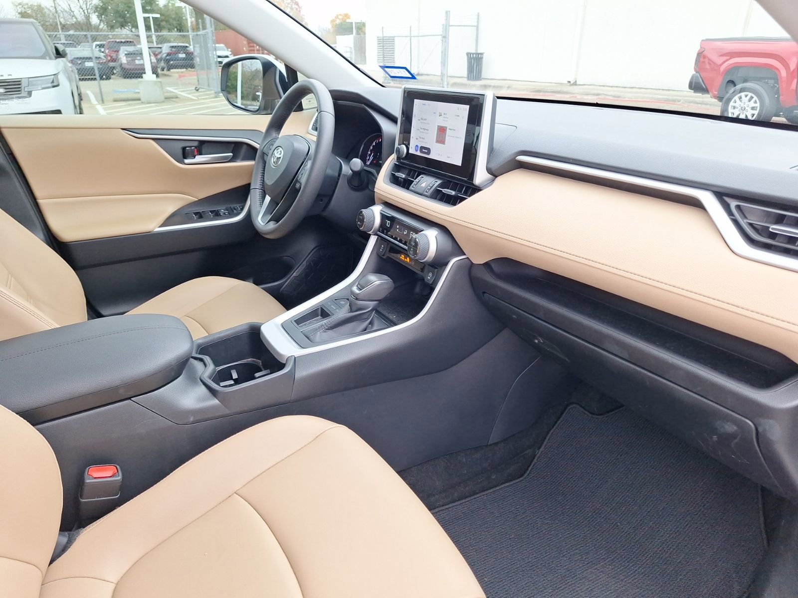 Used 2024 Toyota RAV4 XLE Premium image 35