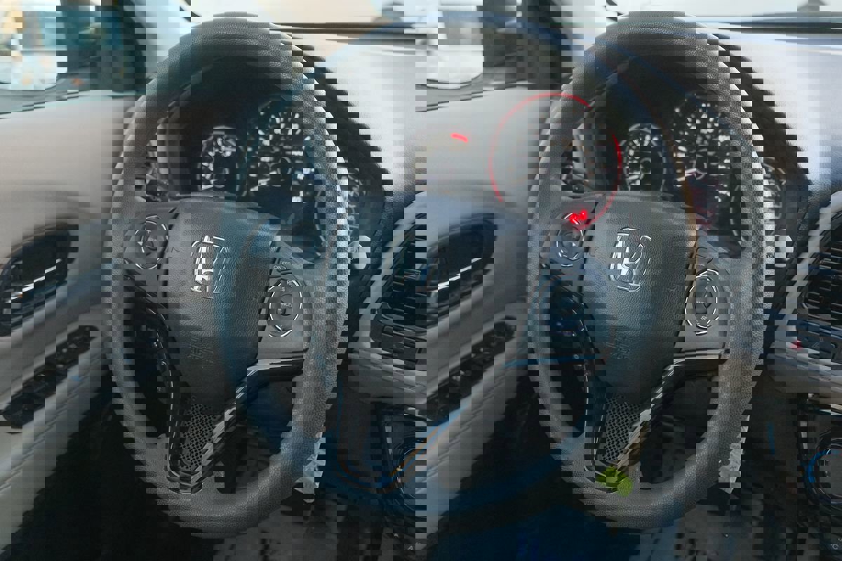 Used 2017 Honda HR-V LX image 41