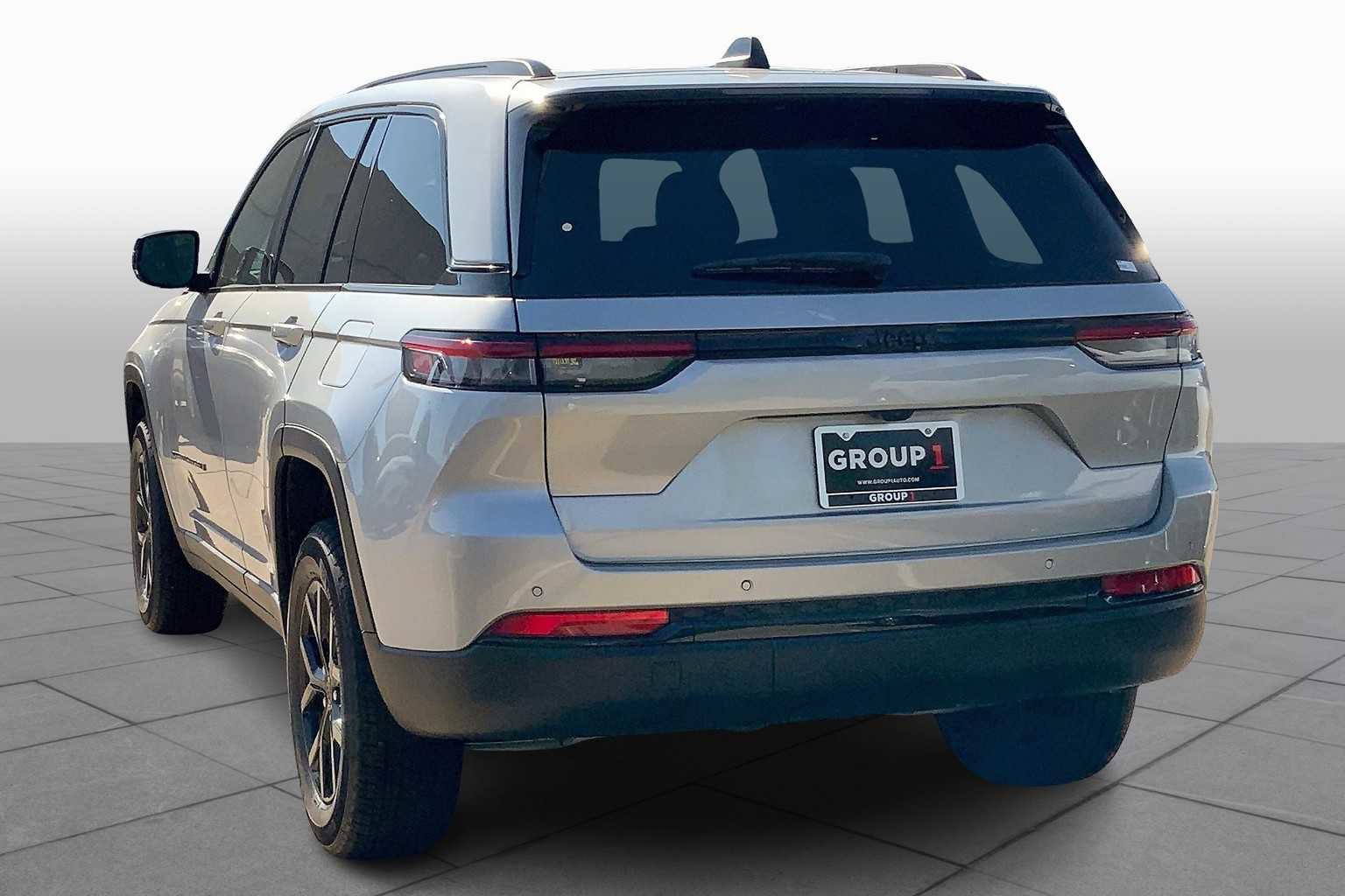 New 2025 Jeep Grand Cherokee Altitude image 12