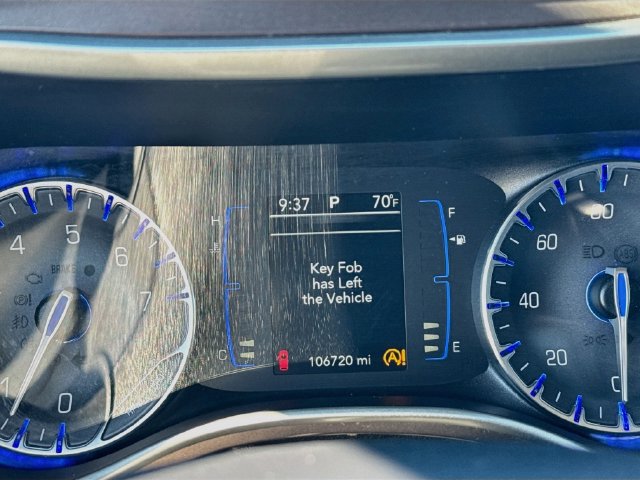 Used 2018 Chrysler Pacifica Touring Plus w/ Tire & Wheel Group FWD image 15