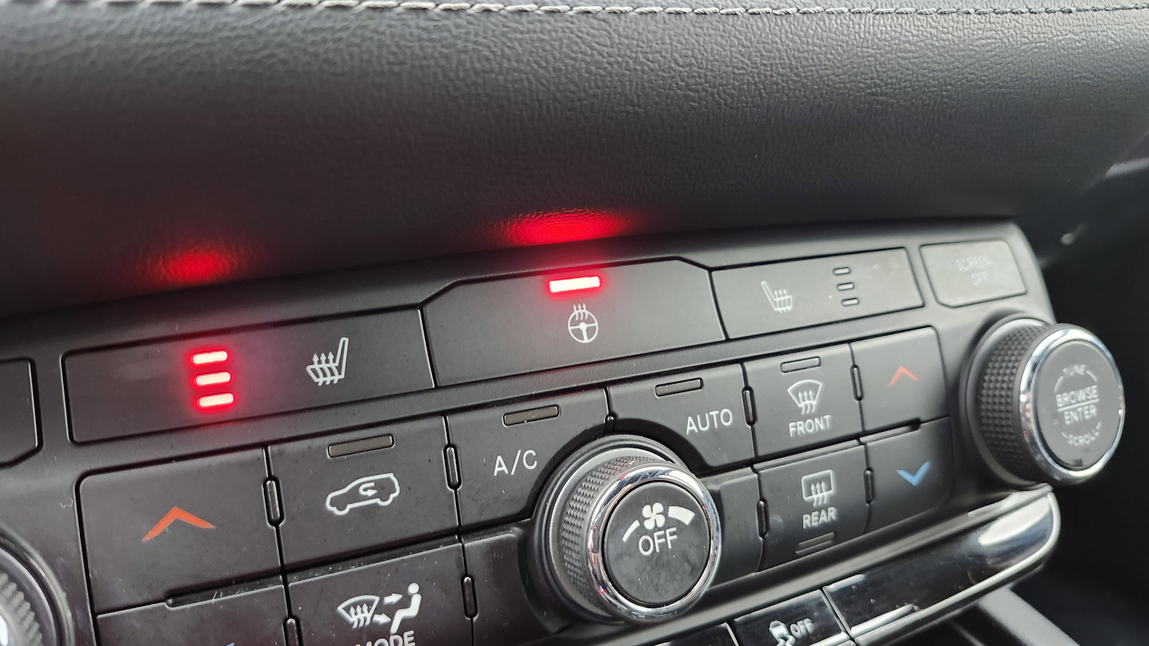 Used 2023 Dodge Durango SXT image 8