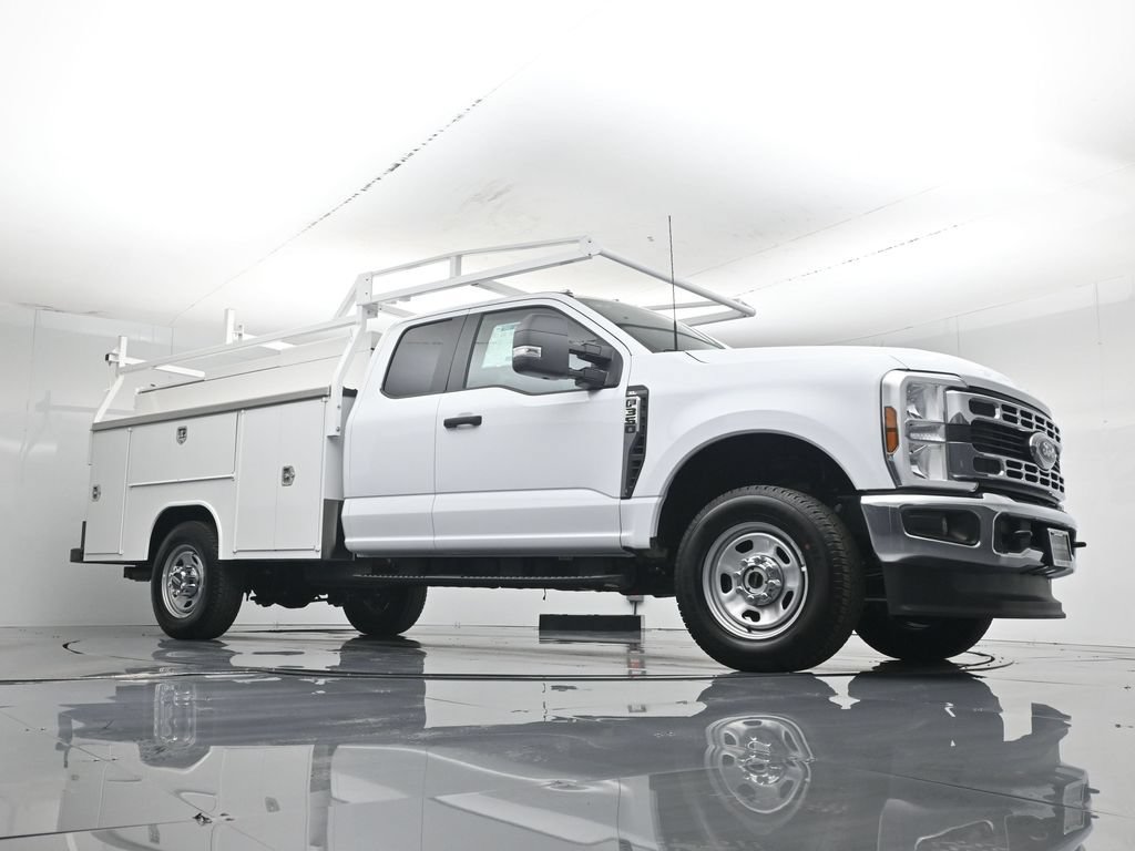 New 2026 Ford F350 XL w/ XL Chrome Package AWD/4WD image 3