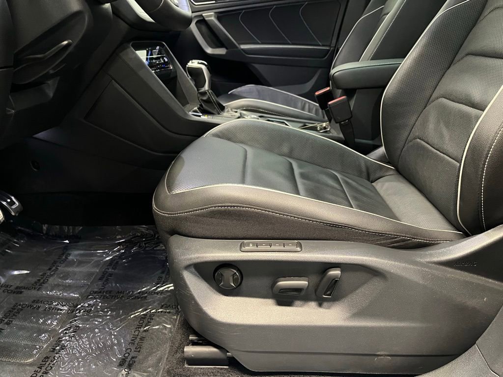 Used 2023 Volkswagen Tiguan SEL R-Line image 15