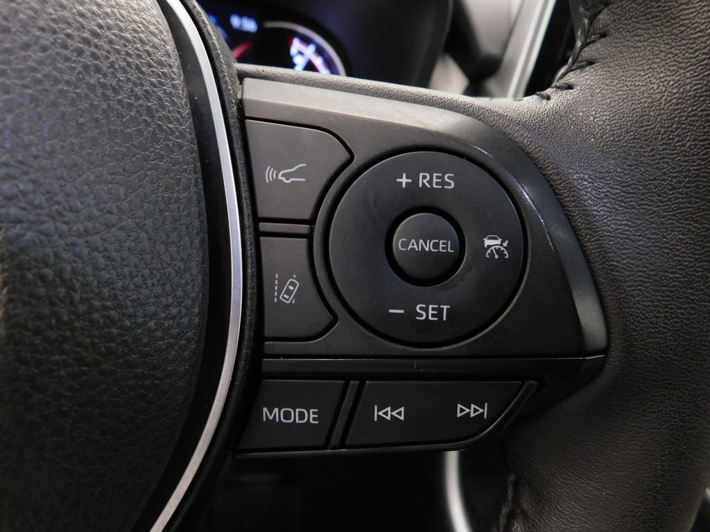 Used 2023 Toyota RAV4 XLE Premium image 18