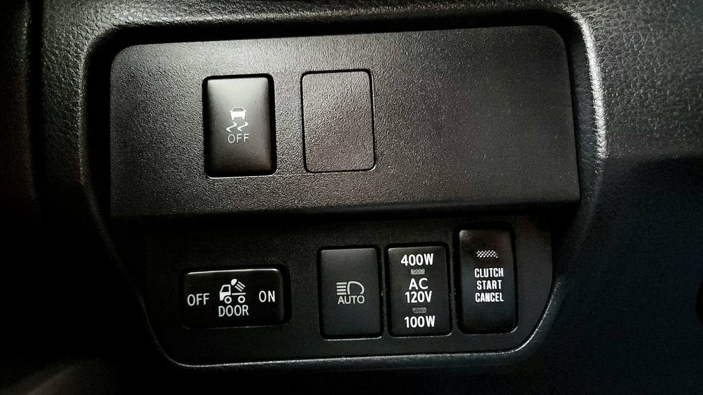 Used 2021 Toyota Tacoma TRD Off-Road w/ Technology Package AWD/4WD image 31
