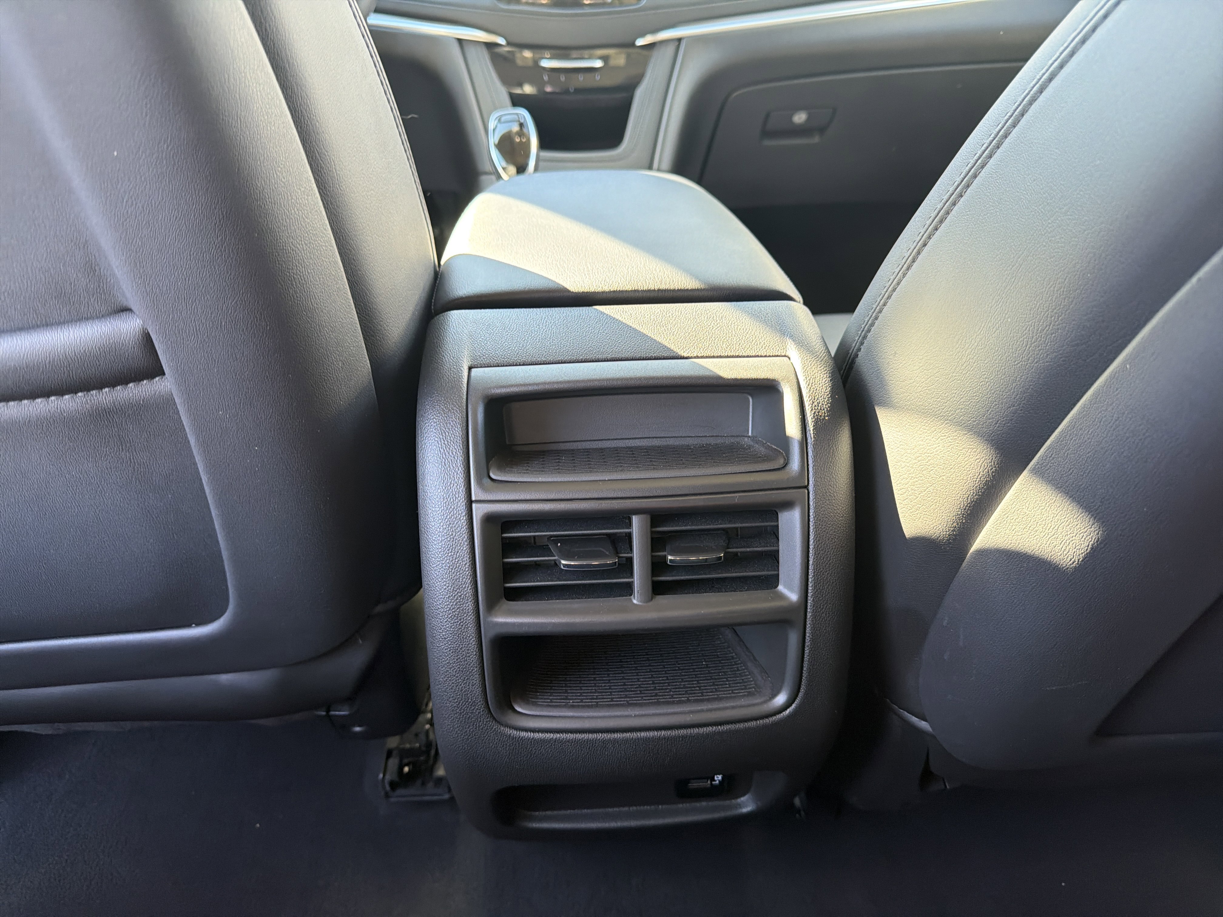 Used 2018 Cadillac XT5 Luxury w/ Driver Awareness Package image 24