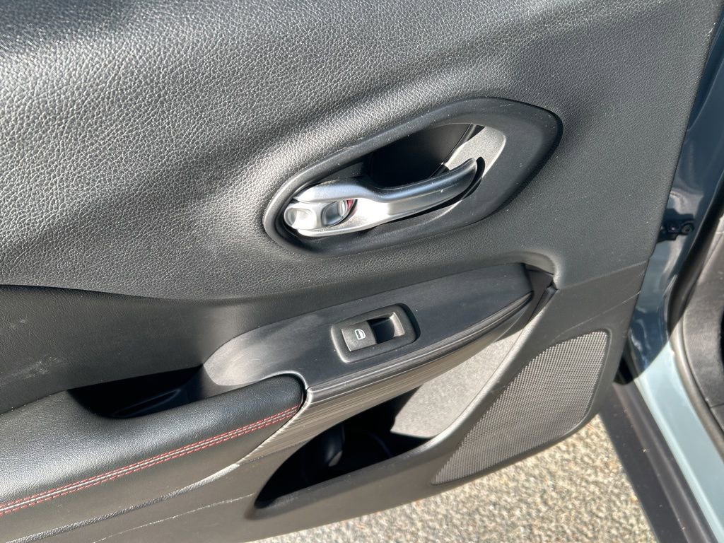 Used 2015 Jeep Cherokee Trailhawk w/ Comfort/Convenience Group image 29