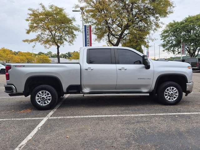 Used 2022 Chevrolet Silverado 2500 LT w/ Convenience Package AWD/4WD image 2